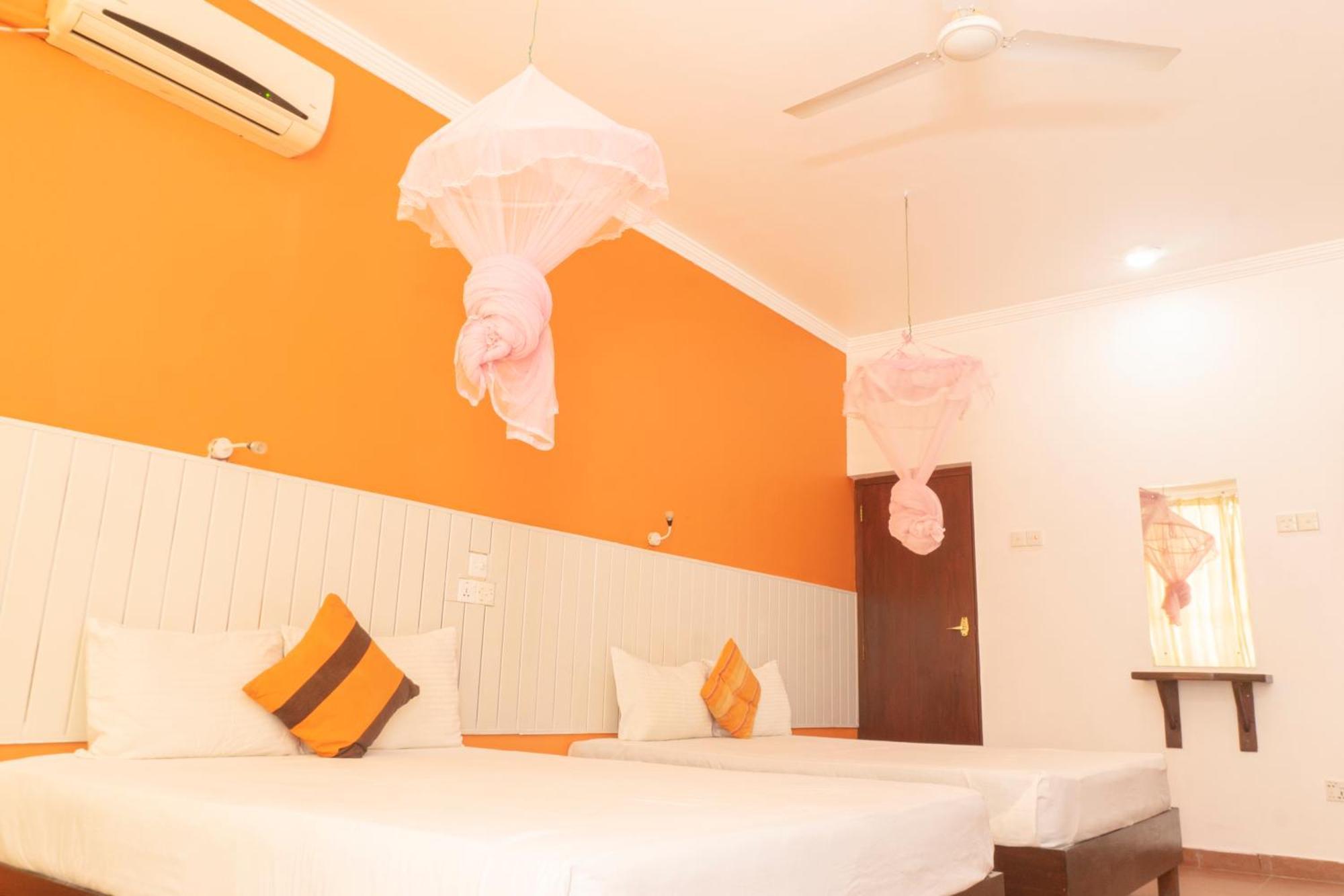 Blumarine Guest House Negombo Quarto foto