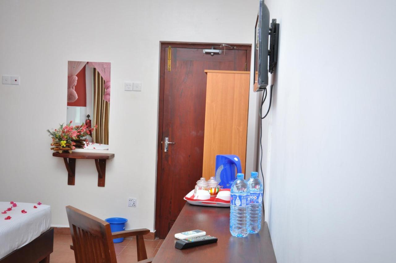 Blumarine Guest House Negombo Exterior foto